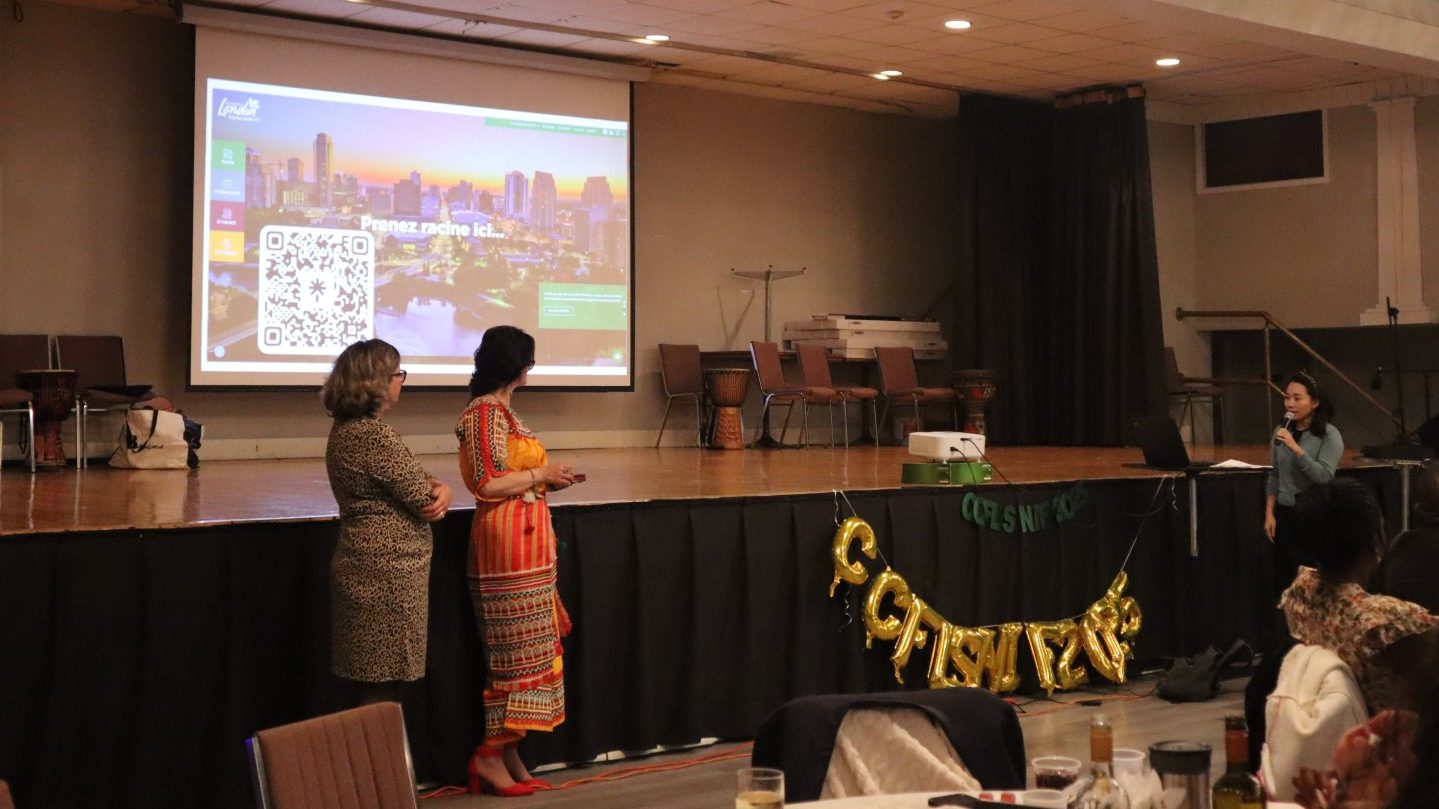 Nabila Sissaoui, Rosa Atmani et Loan Nguyen en train de présenter